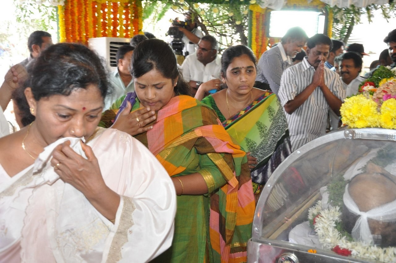 D Ramanaidu Anthima Yatra 01 - 69 / 171 photos