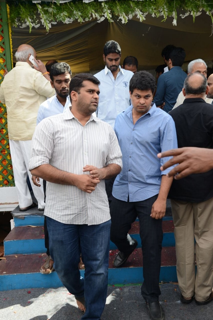 D Ramanaidu Anthima Yatra 01 - 91 / 171 photos