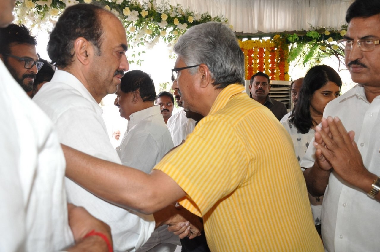 D Ramanaidu Anthima Yatra 01 - 167 / 171 photos