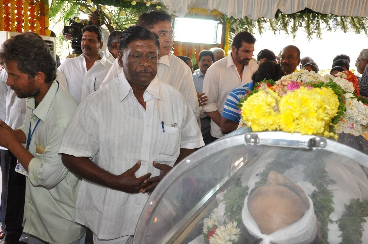 D Ramanaidu Anthima Yatra 01 - 169 / 171 photos