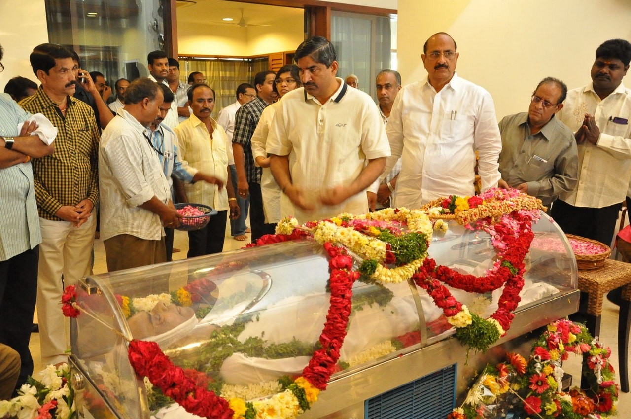 D Ramanaidu Anthima Yatra 02 - 90 / 171 photos