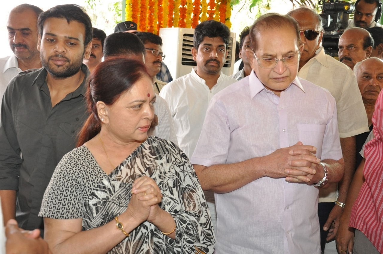 D Ramanaidu Anthima Yatra 03 - 137 / 282 photos