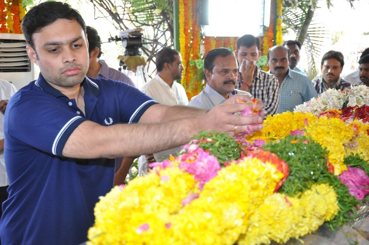 D Ramanaidu Anthima Yatra 04 - 86 / 234 photos