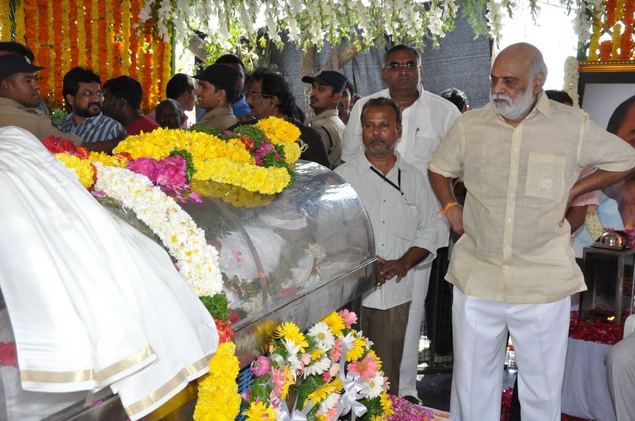 D Ramanaidu Anthima Yatra 04 - 170 / 234 photos