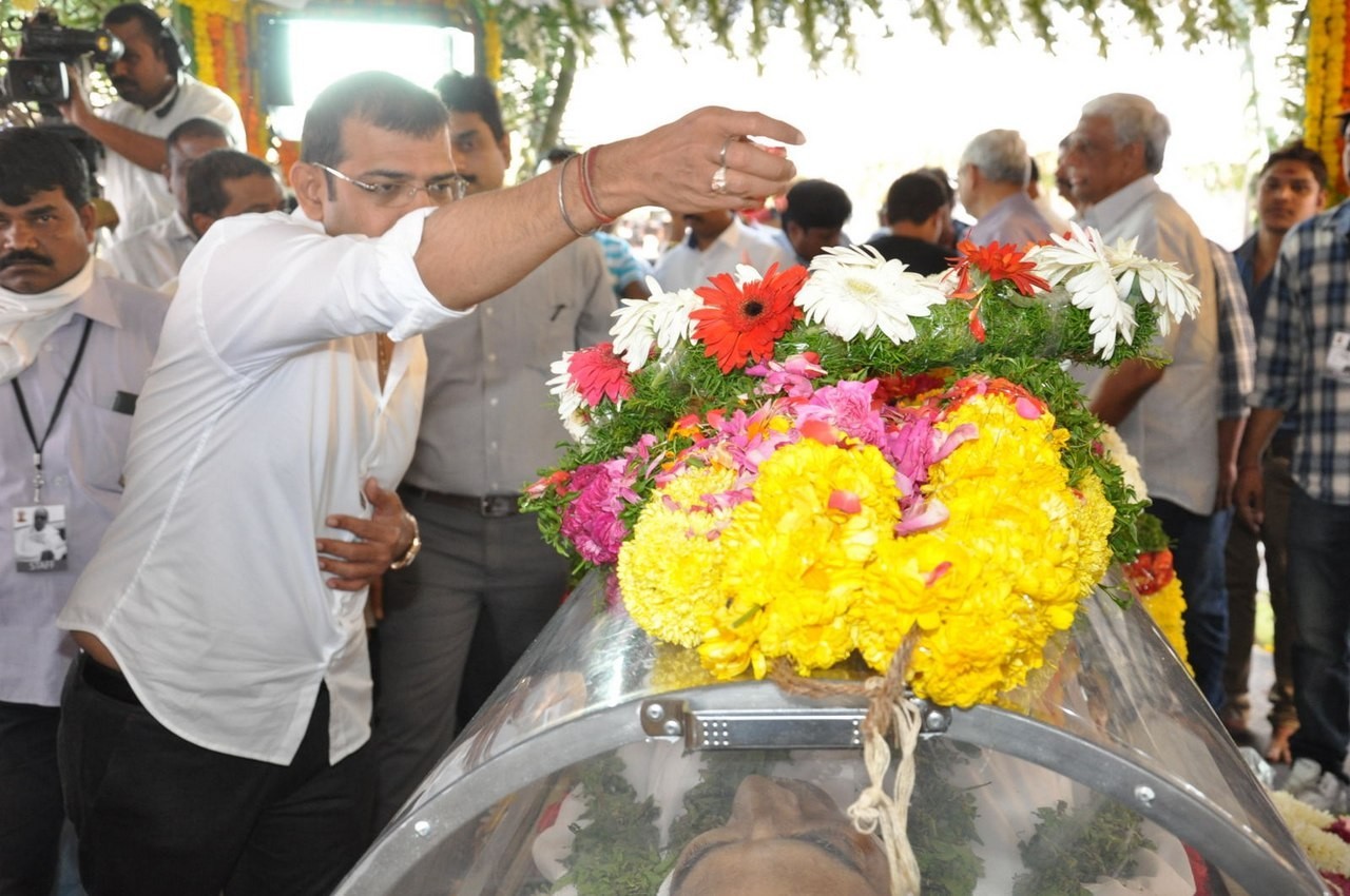 D Ramanaidu Anthima Yatra 04 - 178 / 234 photos