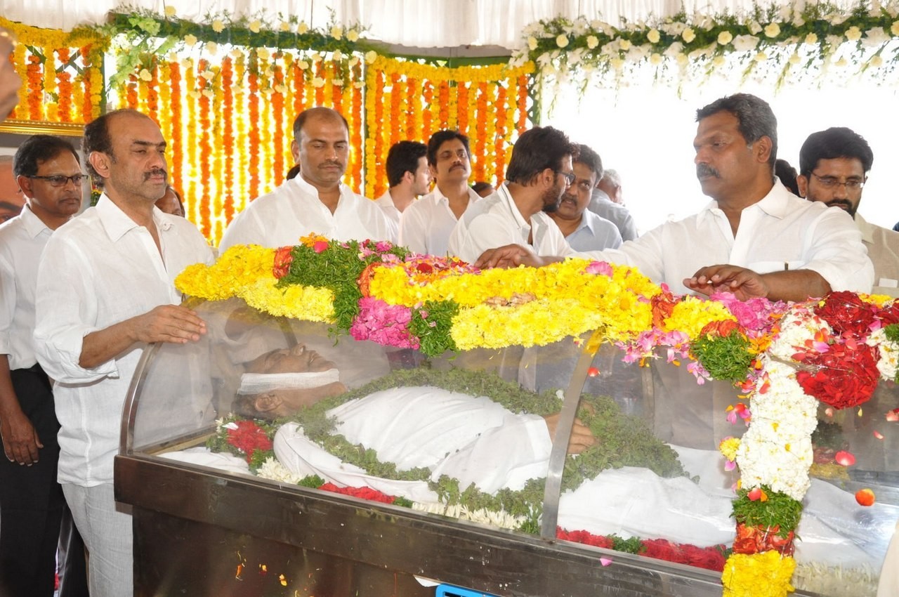 D Ramanaidu Anthima Yatra 05 - 15 / 110 photos