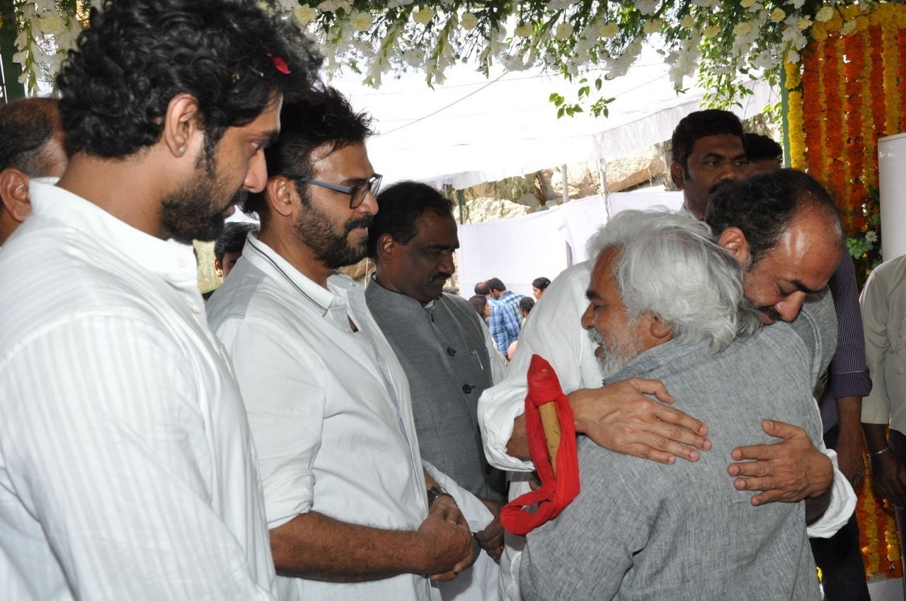 D Ramanaidu Anthima Yatra 05 - 46 / 110 photos