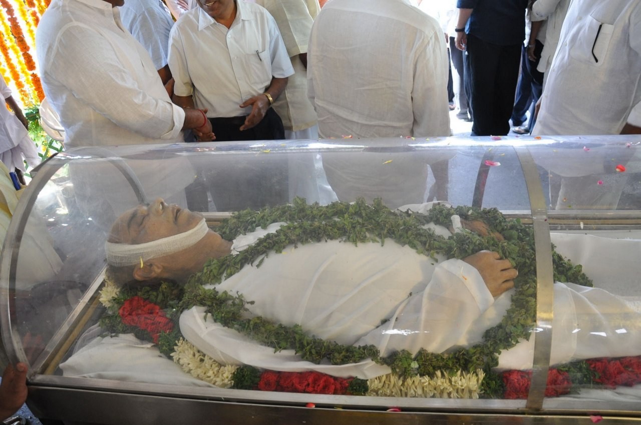 D Ramanaidu Anthima Yatra 05 - 58 / 110 photos