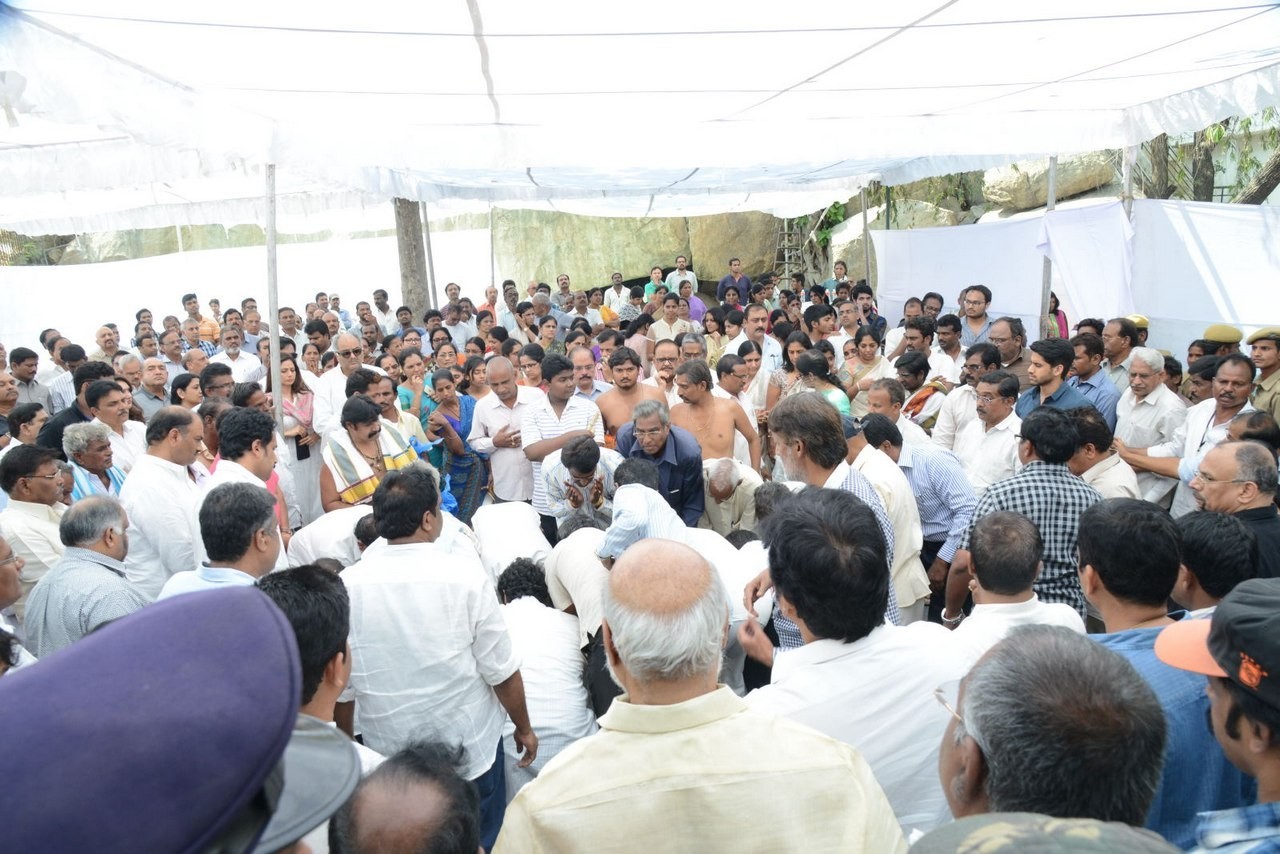 D Ramanaidu Anthima Yatra 06 - 133 / 141 photos