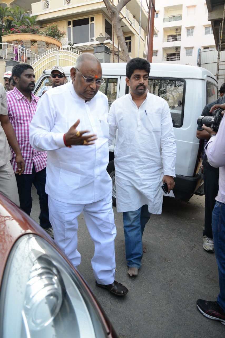 D Ramanaidu Condolences Photos 01 - 3 / 162 photos