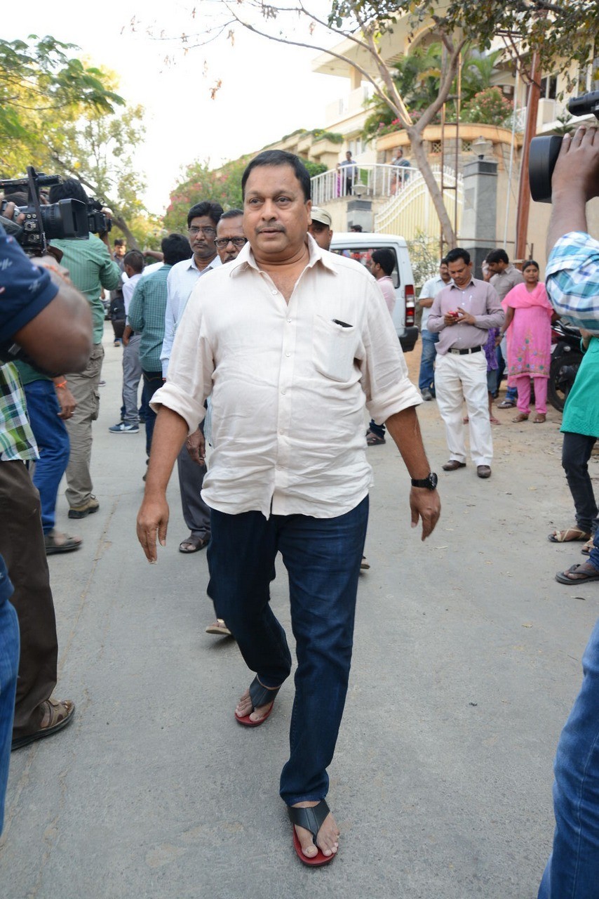 D Ramanaidu Condolences Photos 01 - 5 / 162 photos