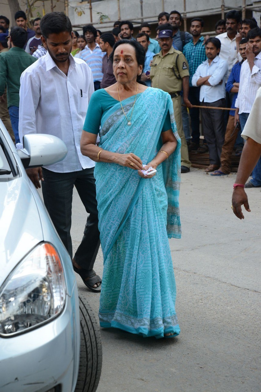 D Ramanaidu Condolences Photos 01 - 7 / 162 photos