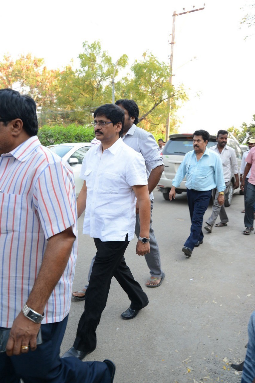 D Ramanaidu Condolences Photos 01 - 10 / 162 photos