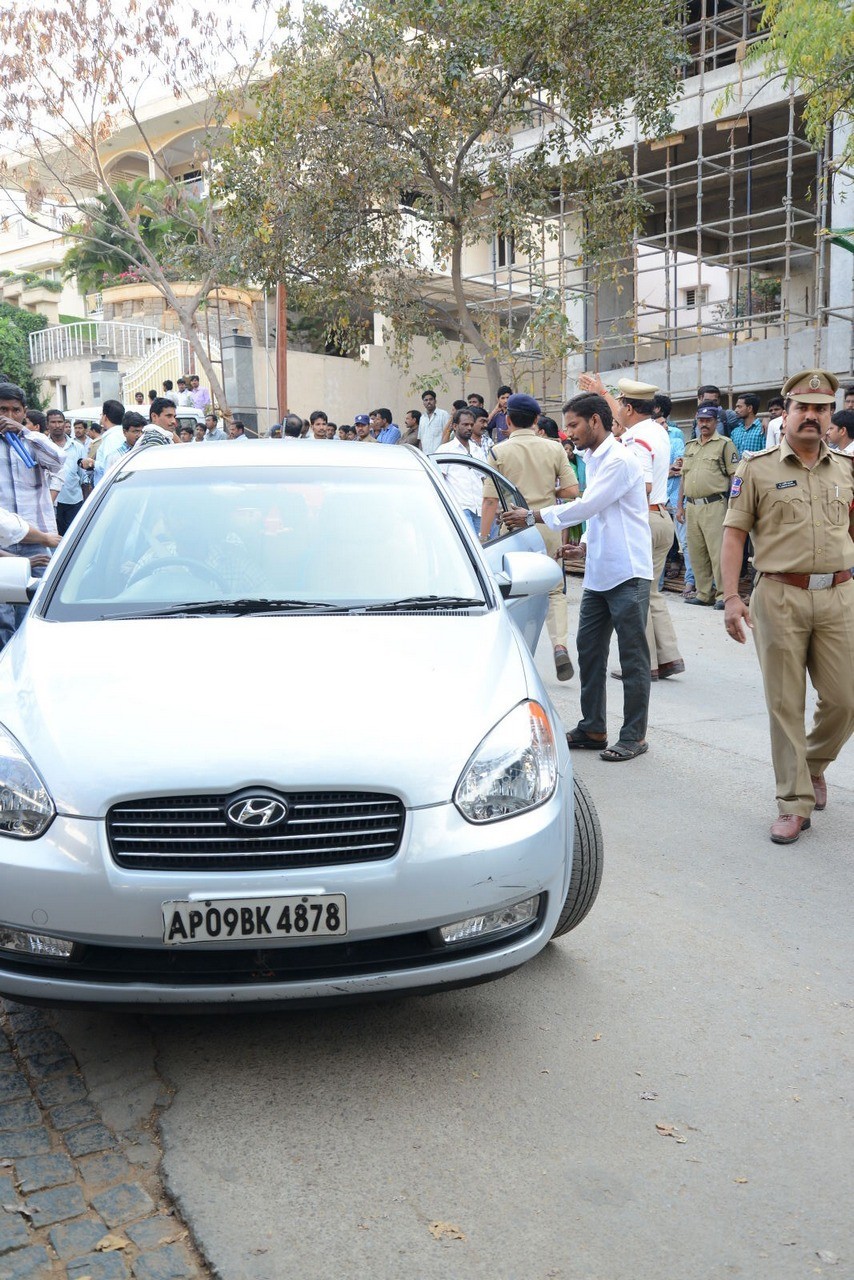 D Ramanaidu Condolences Photos 01 - 15 / 162 photos