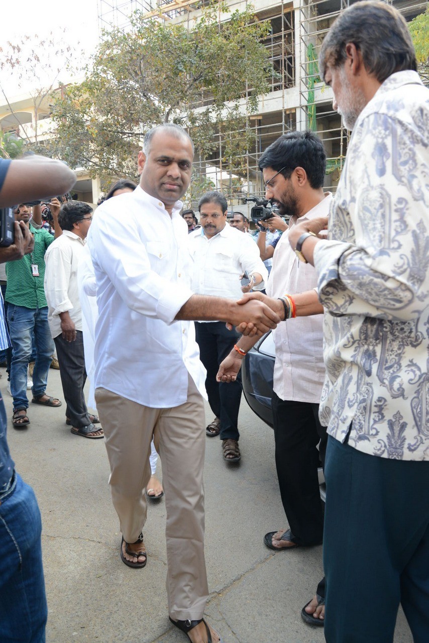 D Ramanaidu Condolences Photos 01 - 18 / 162 photos