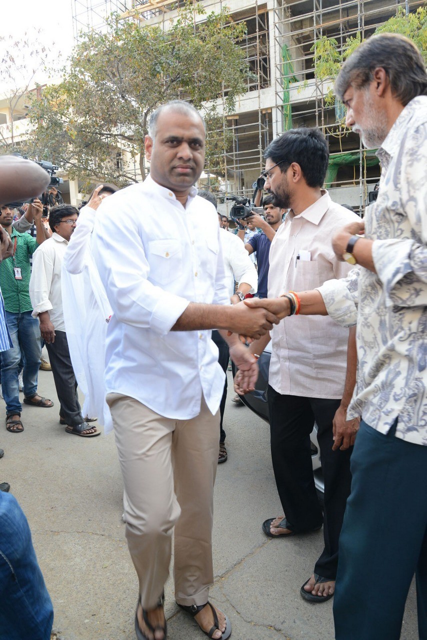 D Ramanaidu Condolences Photos 01 - 20 / 162 photos