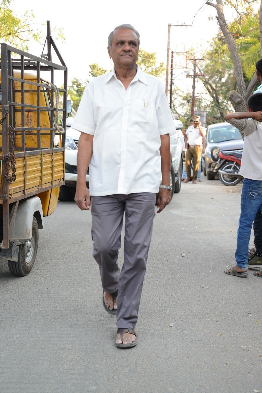 D Ramanaidu Condolences Photos 01 - 27 / 162 photos