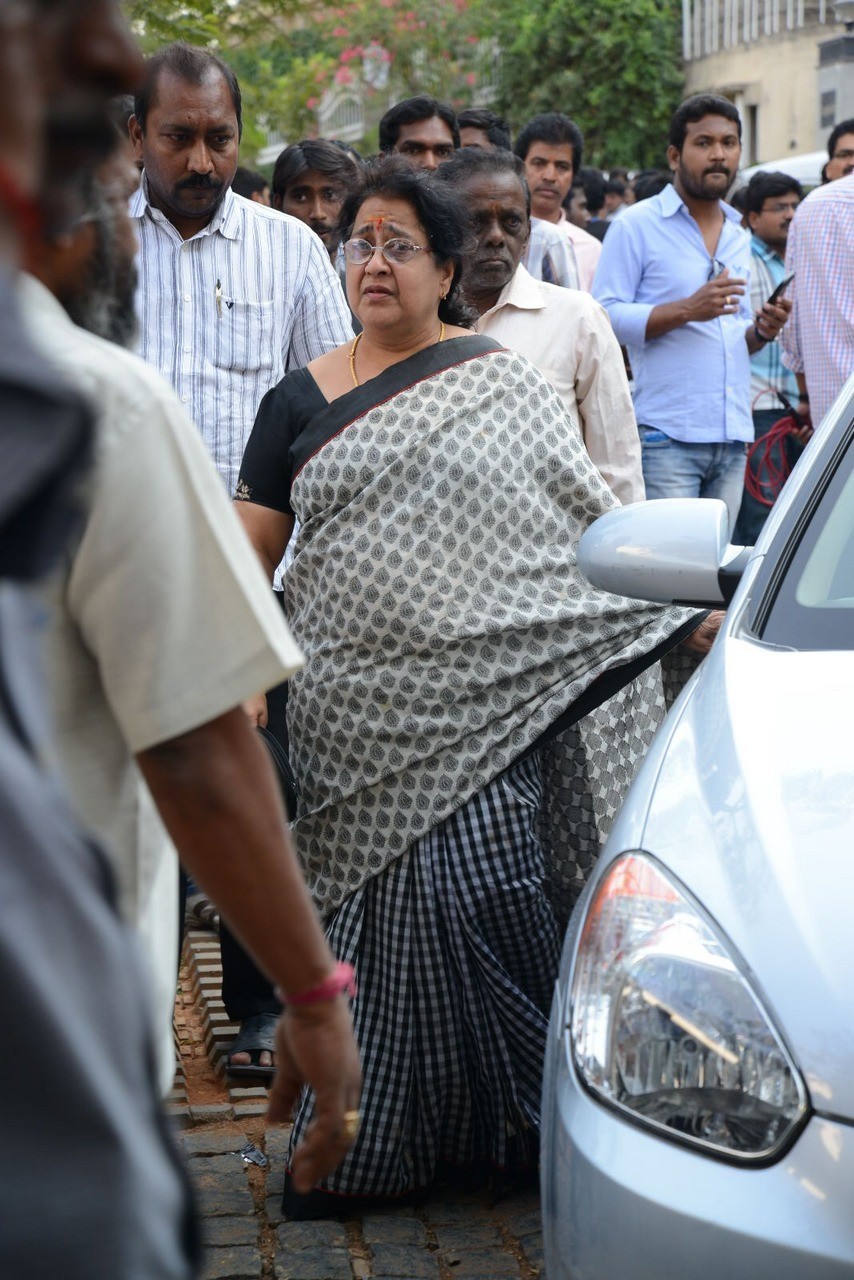 D Ramanaidu Condolences Photos 01 - 76 / 162 photos