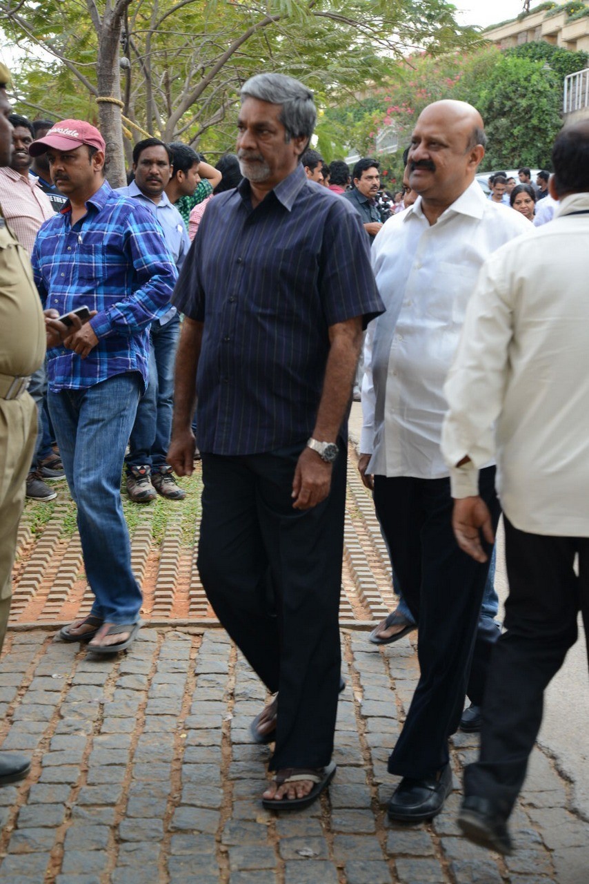 D Ramanaidu Condolences Photos 02 - 29 / 107 photos