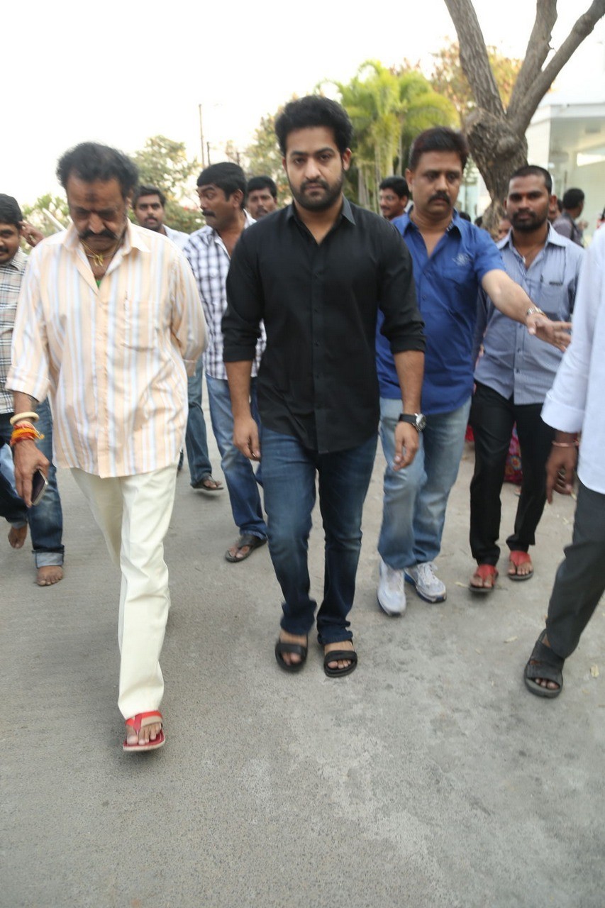 D Ramanaidu Condolences Photos 02 - 55 / 107 photos