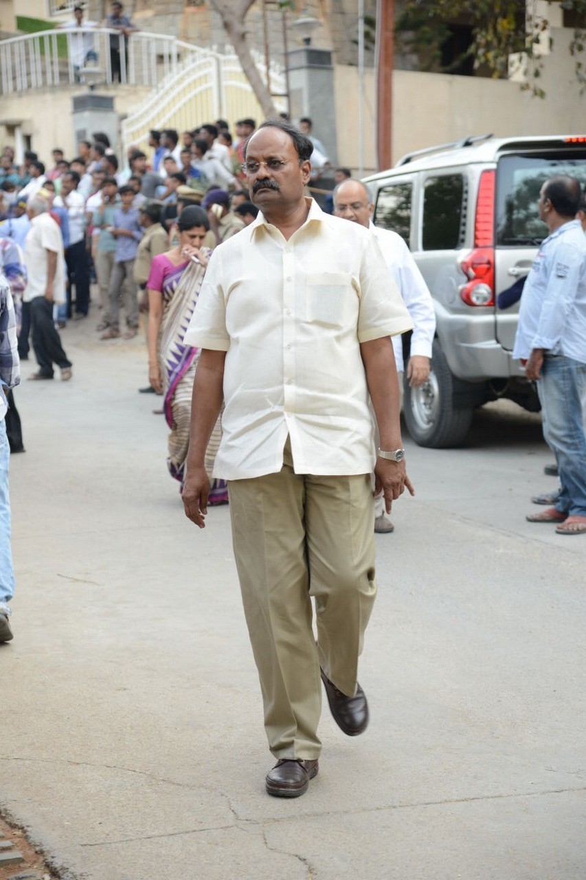 D Ramanaidu Condolences Photos 03 - 27 / 210 photos