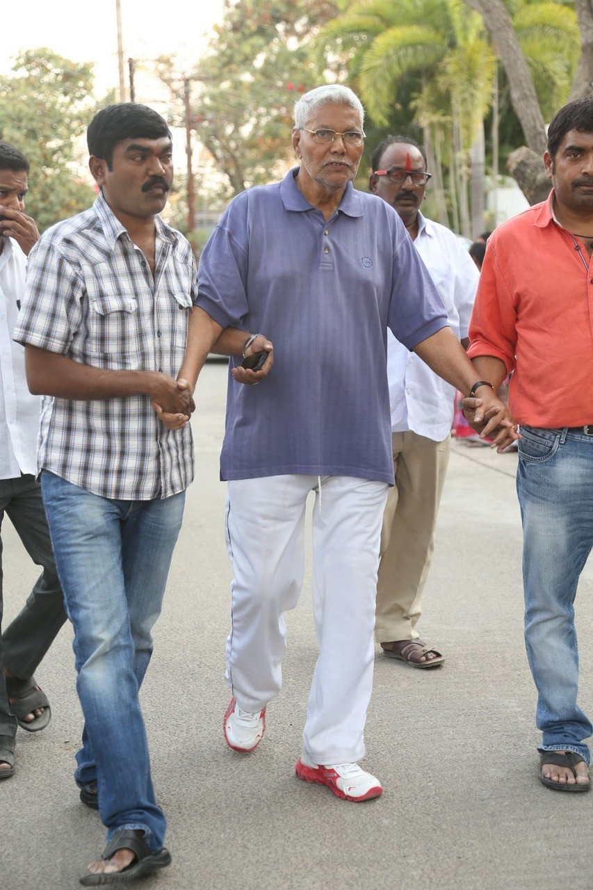 D Ramanaidu Condolences Photos 03 - 48 / 210 photos