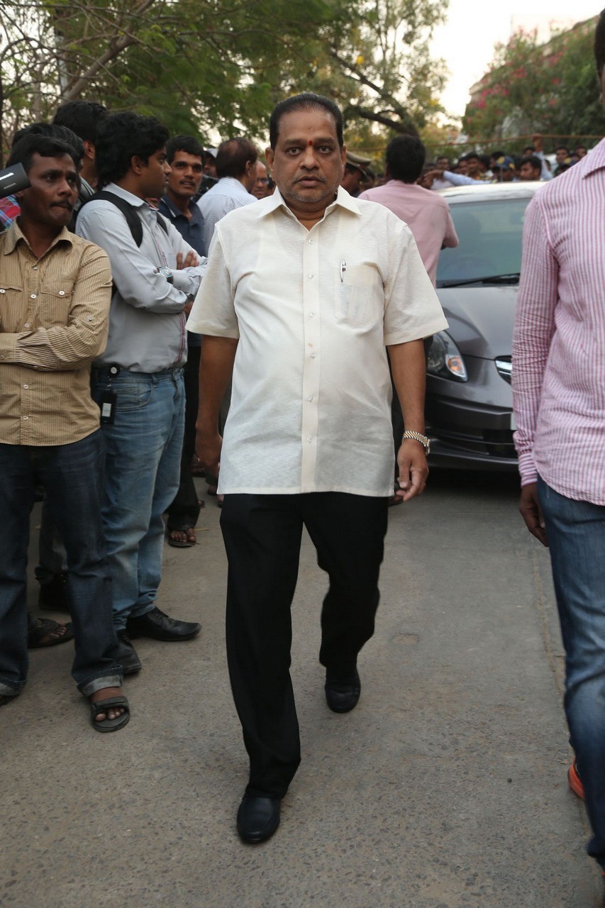 D Ramanaidu Condolences Photos 03 - 128 / 210 photos