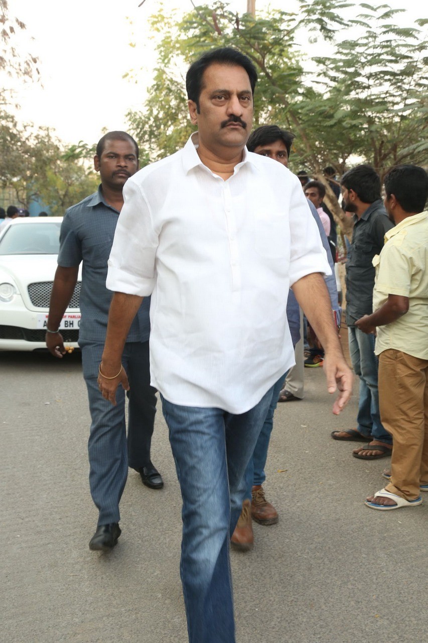 D Ramanaidu Condolences Photos 03 - 129 / 210 photos