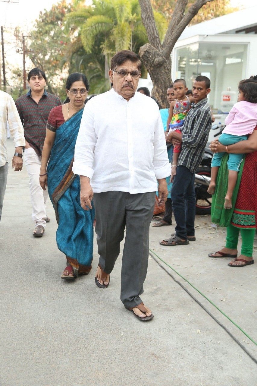 D Ramanaidu Condolences Photos 03 - 131 / 210 photos