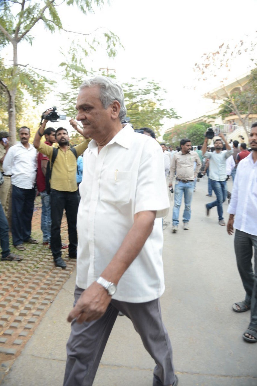 D Ramanaidu Condolences Photos 03 - 135 / 210 photos