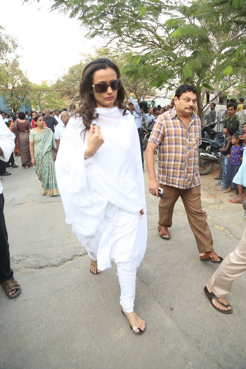 D Ramanaidu Condolences Photos 03 - 141 / 210 photos