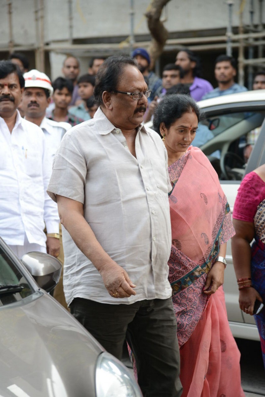 D Ramanaidu Condolences Photos 04 - 14 / 82 photos