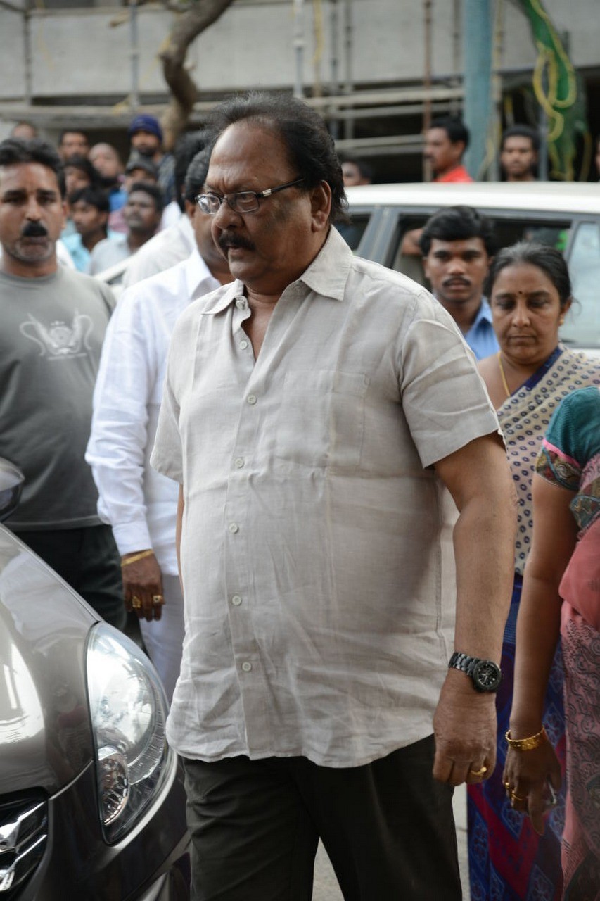 D Ramanaidu Condolences Photos 04 - 27 / 82 photos