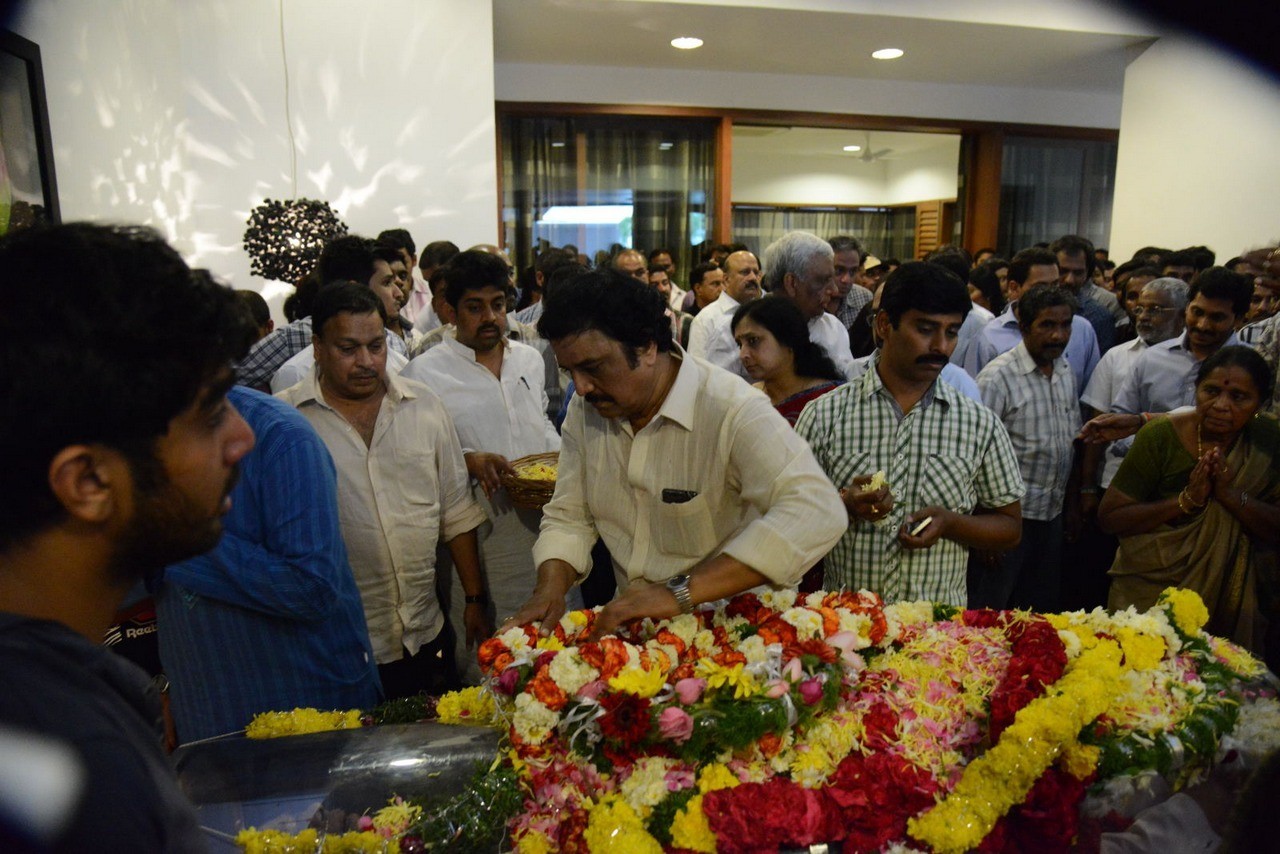D Ramanaidu Condolences Photos 04 - 45 / 82 photos