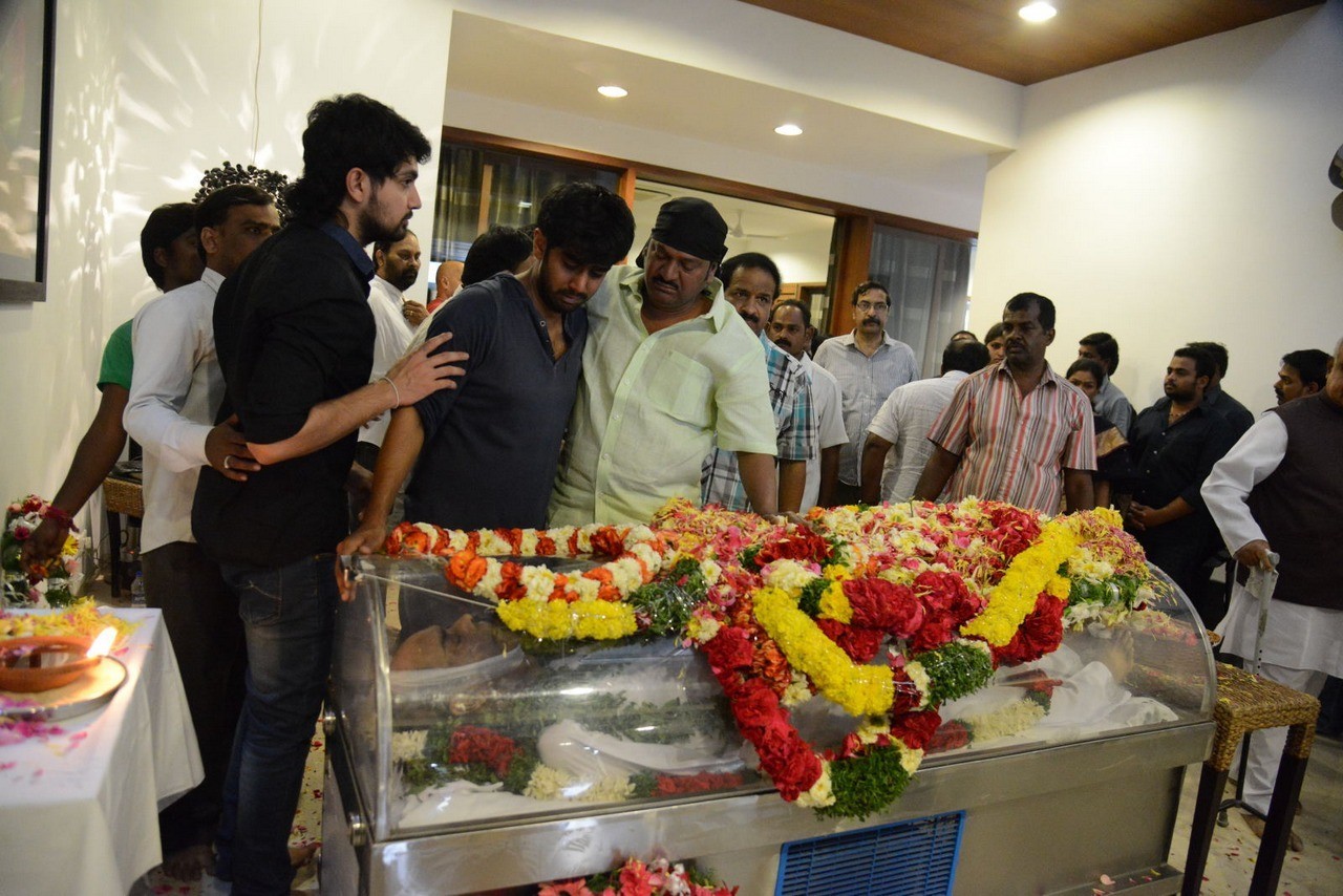 D Ramanaidu Condolences Photos 04 - 70 / 82 photos