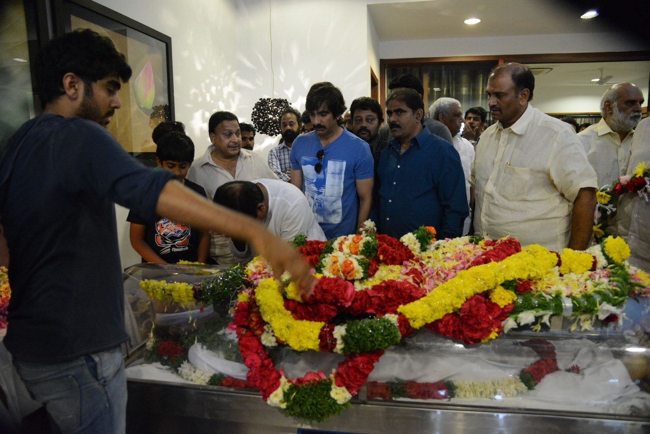 D Ramanaidu Condolences Photos 04 - 71 / 82 photos