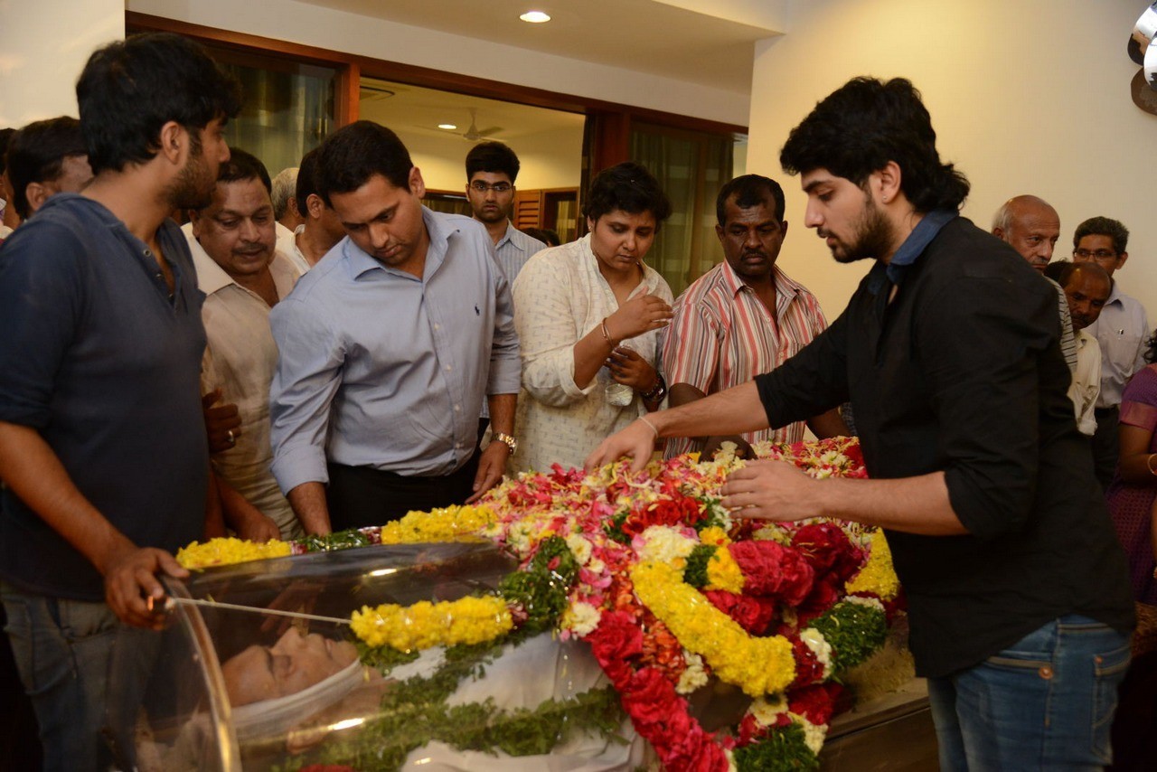 D Ramanaidu Condolences Photos 04 - 74 / 82 photos
