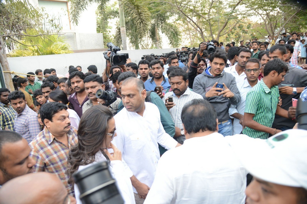 D Ramanaidu Condolences Photos 04 - 75 / 82 photos