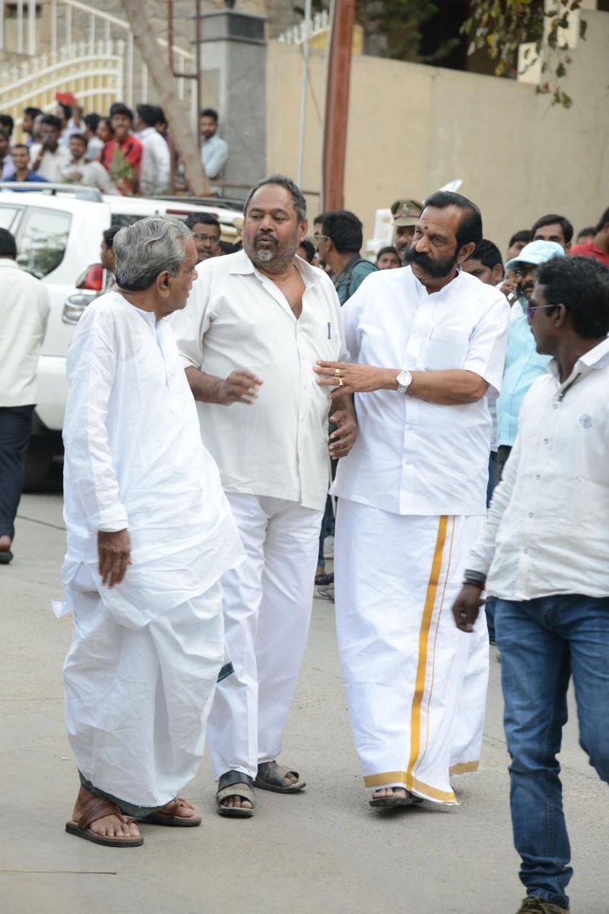 D Ramanaidu Condolences Photos 04 - 81 / 82 photos