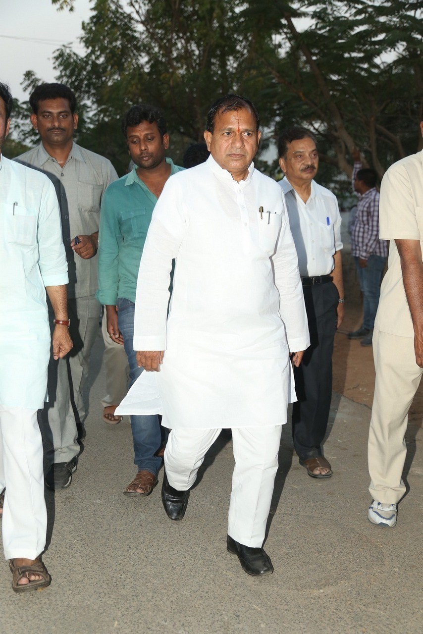 D Ramanaidu Condolences Photos 05 - 9 / 164 photos