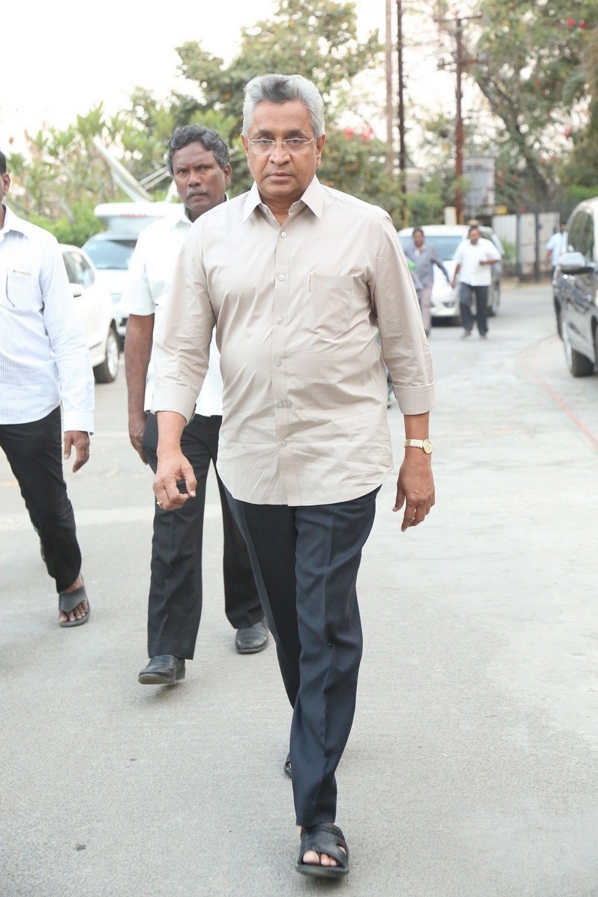 D Ramanaidu Condolences Photos 05 - 19 / 164 photos