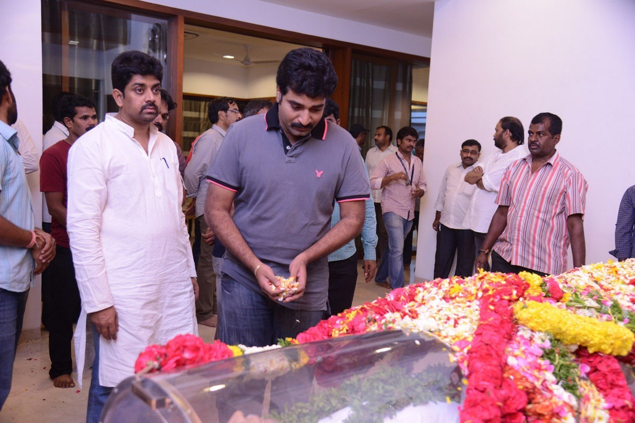 D Ramanaidu Condolences Photos 05 - 24 / 164 photos