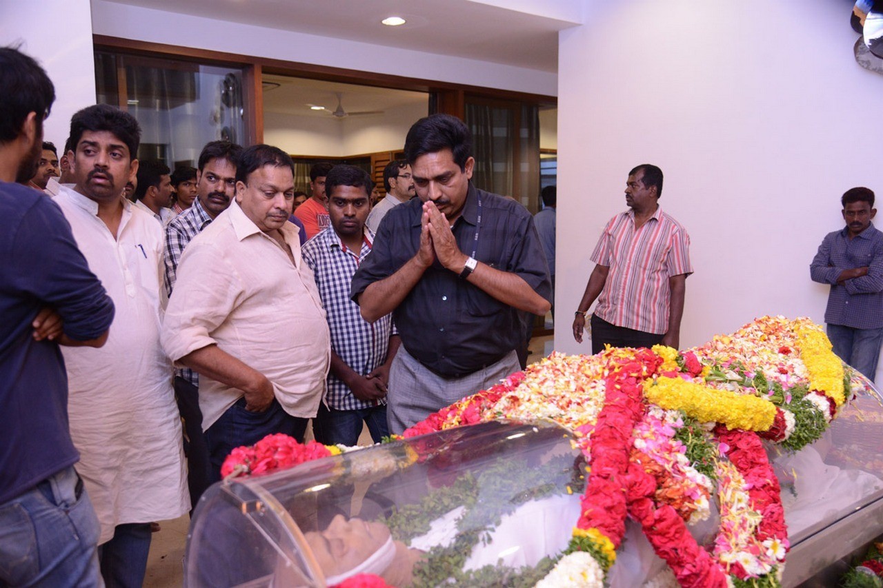 D Ramanaidu Condolences Photos 05 - 29 / 164 photos