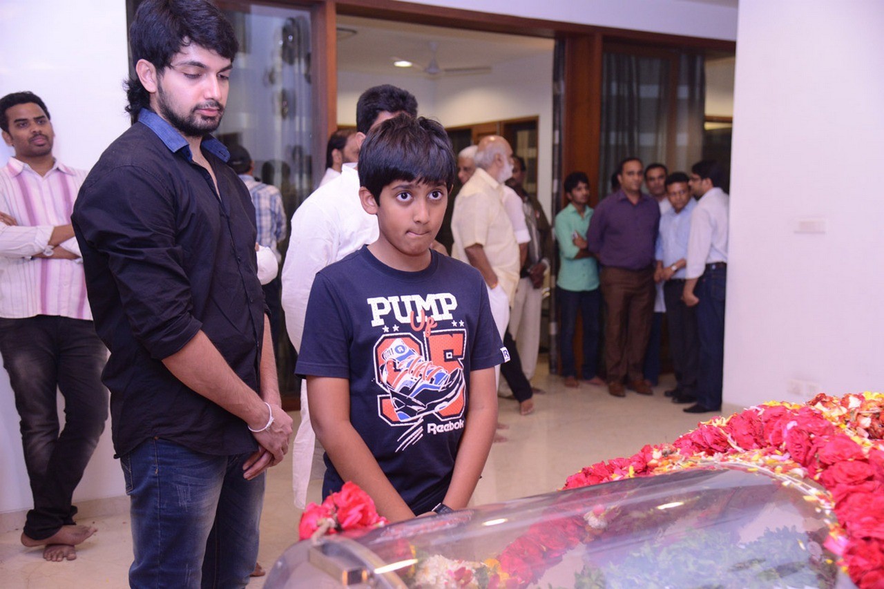 D Ramanaidu Condolences Photos 05 - 31 / 164 photos