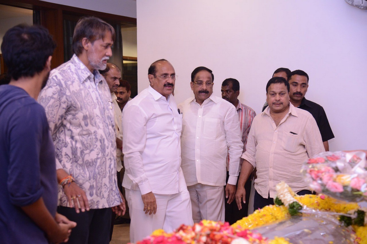 D Ramanaidu Condolences Photos 05 - 32 / 164 photos