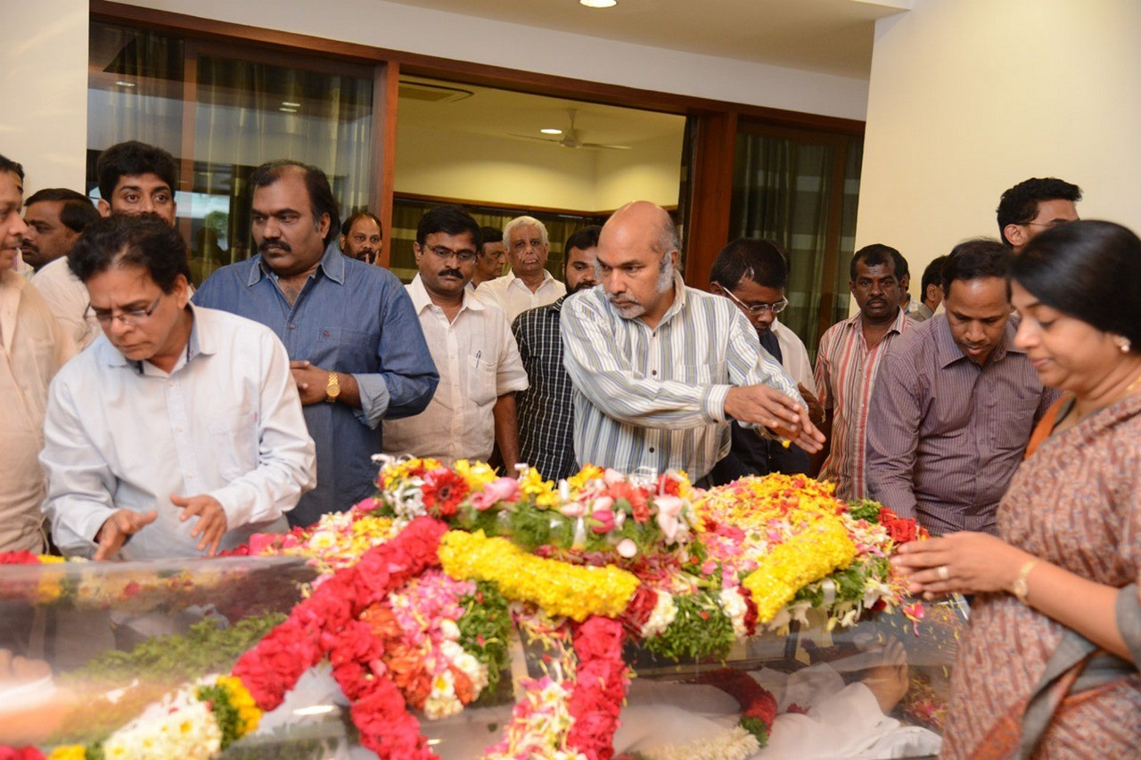 D Ramanaidu Condolences Photos 05 - 33 / 164 photos