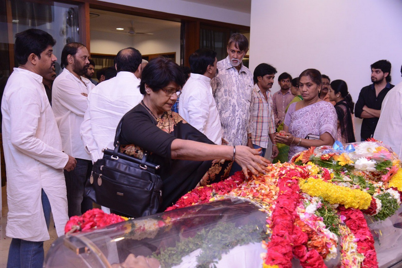 D Ramanaidu Condolences Photos 05 - 41 / 164 photos