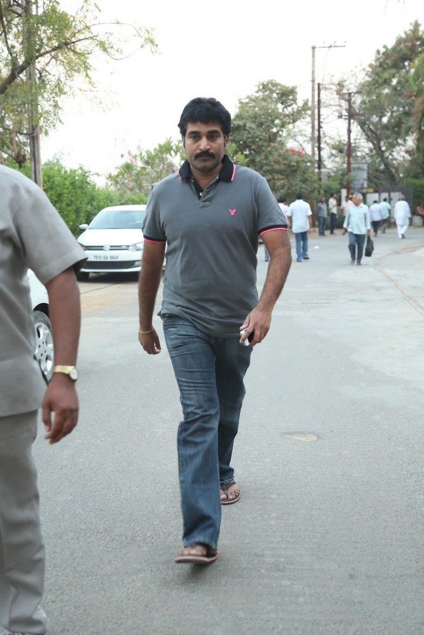 D Ramanaidu Condolences Photos 05 - 46 / 164 photos