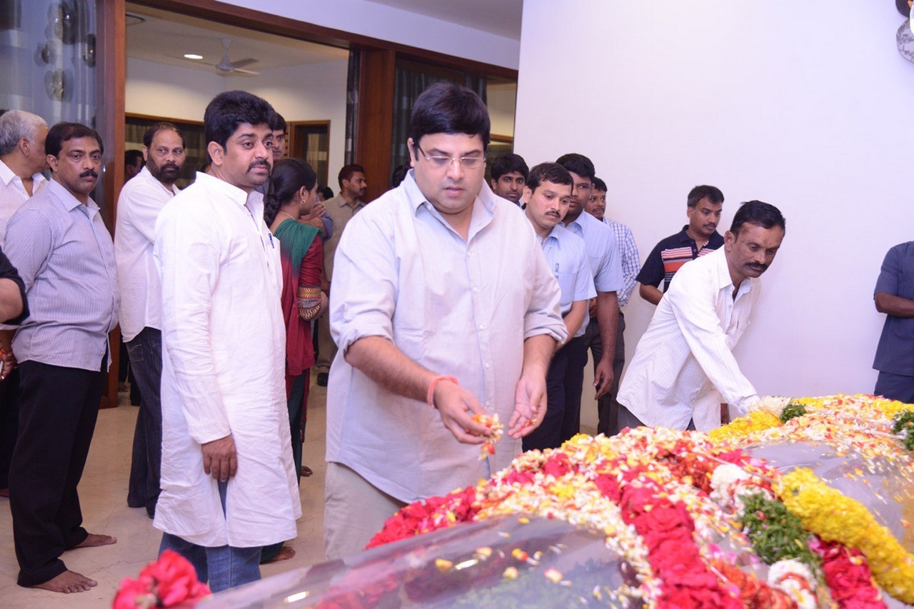 D Ramanaidu Condolences Photos 05 - 55 / 164 photos