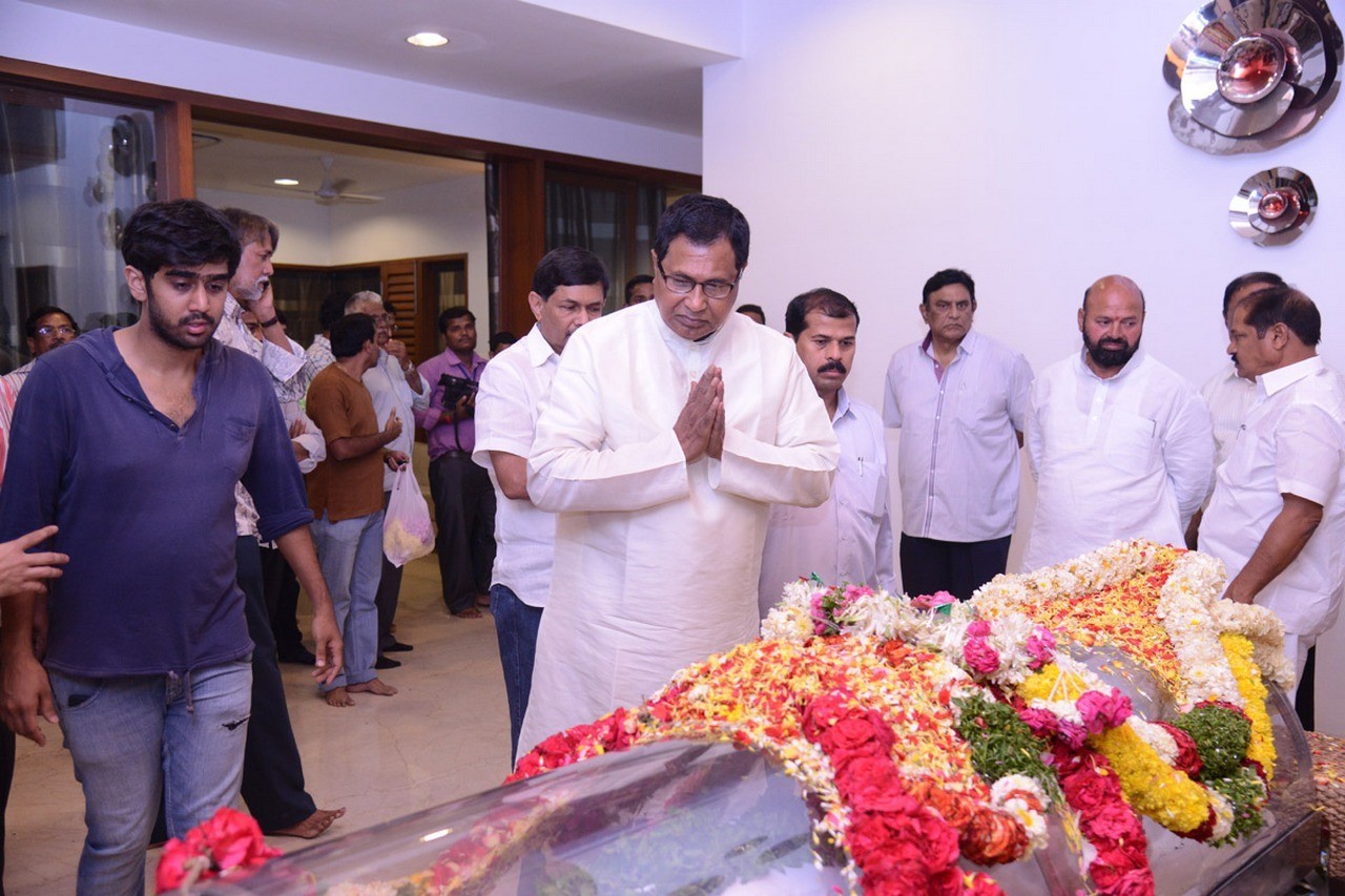 D Ramanaidu Condolences Photos 05 - 57 / 164 photos